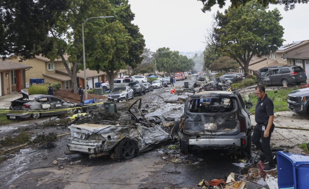 Small plane crashes on California neighborhood: Several dead. Investigators look through the site where a small plane crashed on a San Diego, California, residential street on May 22, 2025. The Federal Aviation Authority said a Cessna 550 crashed at around 3:45 am local time.(Photo by Sandy Huffaker / AFP)